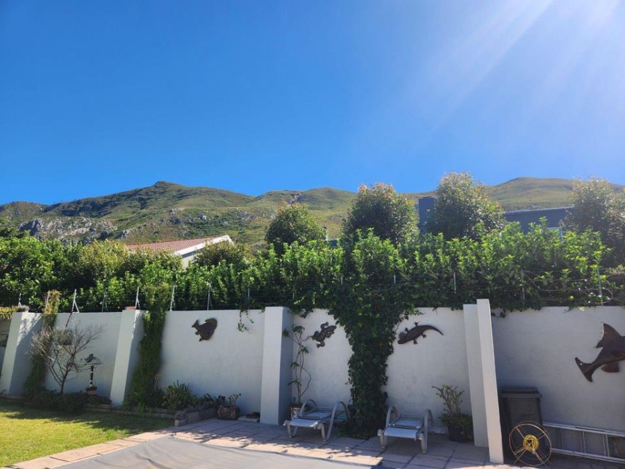 4 Bedroom Property for Sale in Chanteclair Western Cape